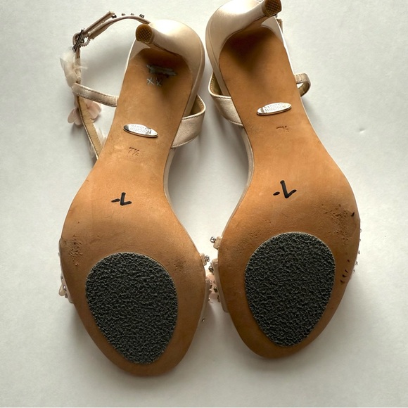 Badgley Mischka Pink Flower Petal Rhinestone Open Toe Ankle Strap Heels - Picture 8 of 10